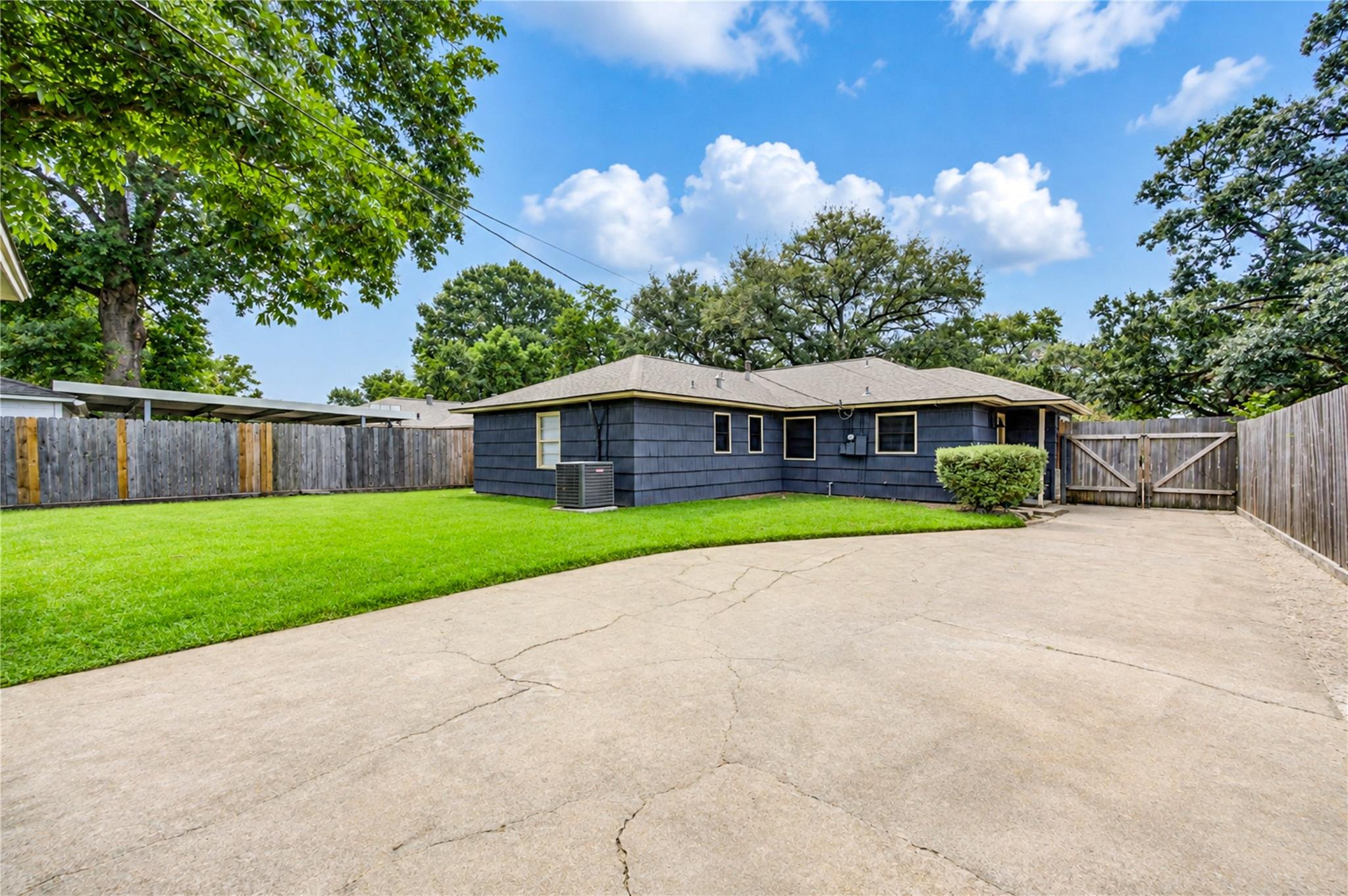 7727 Oak Vista Street