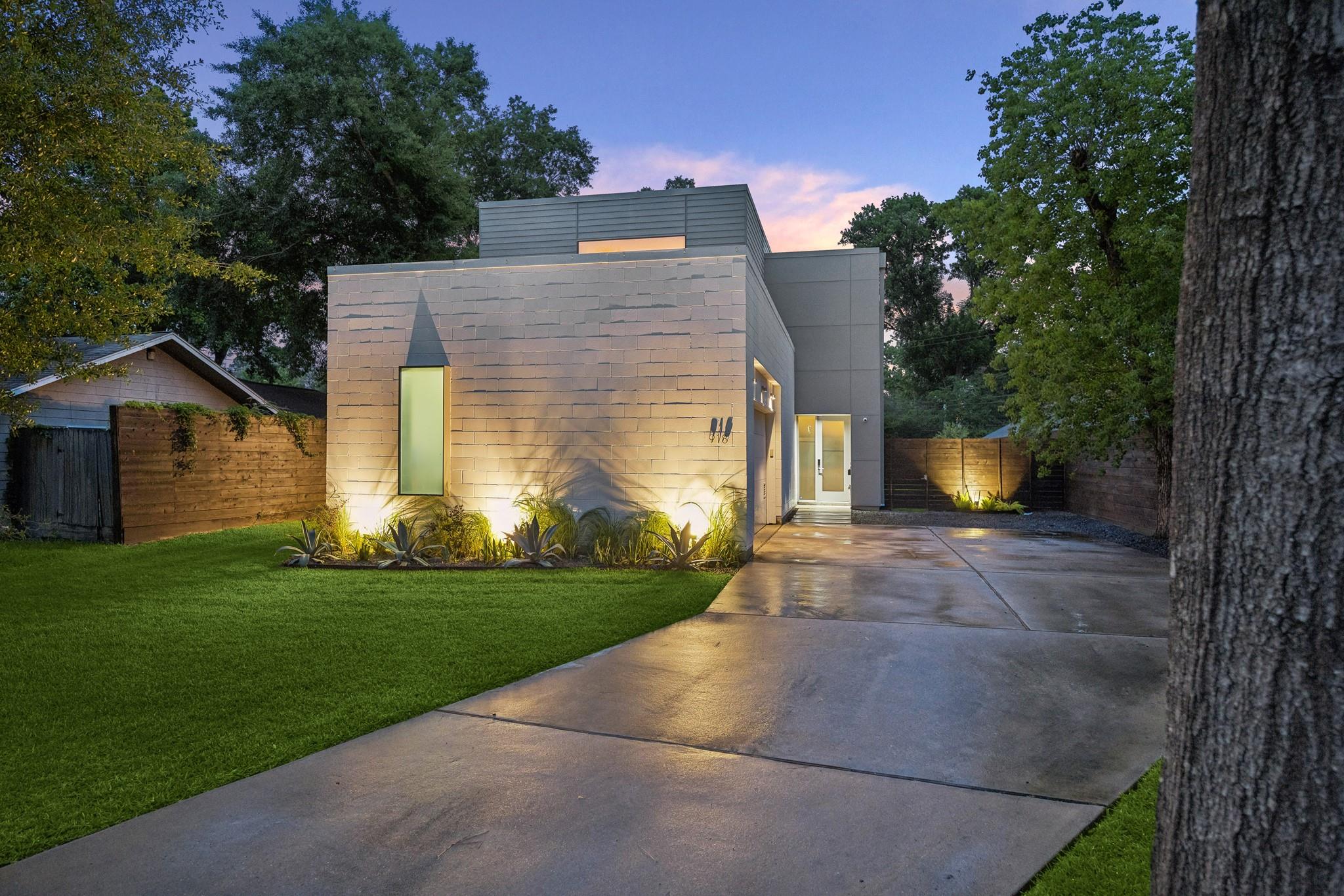 918 W 43rd Street