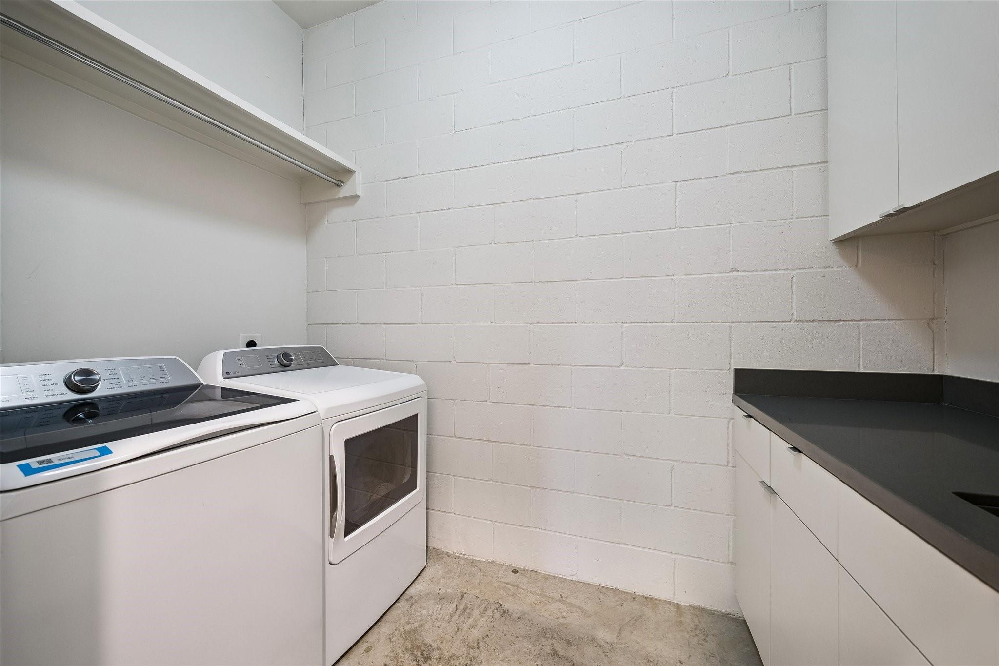 918 W 43rd Street