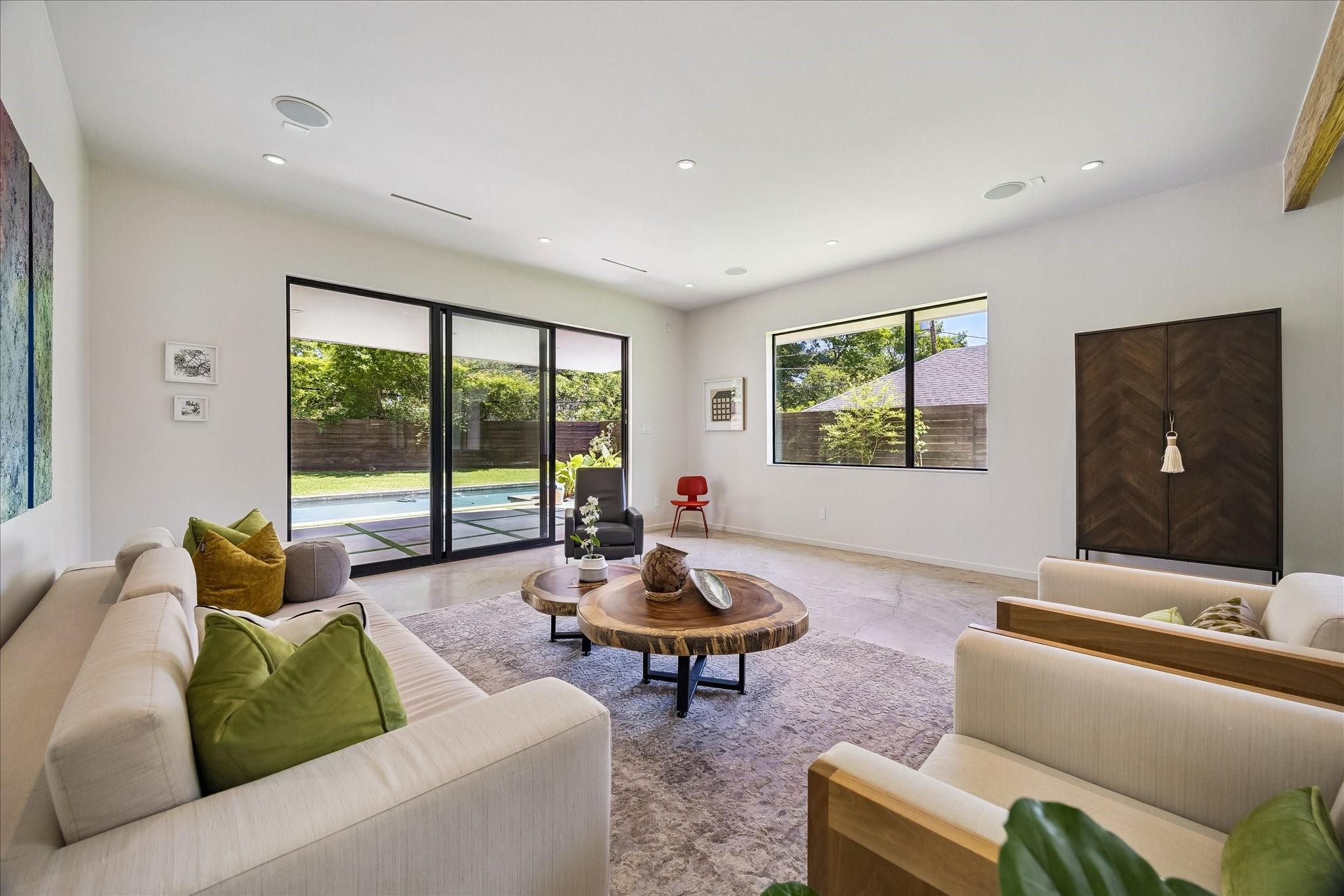 918 W 43rd Street