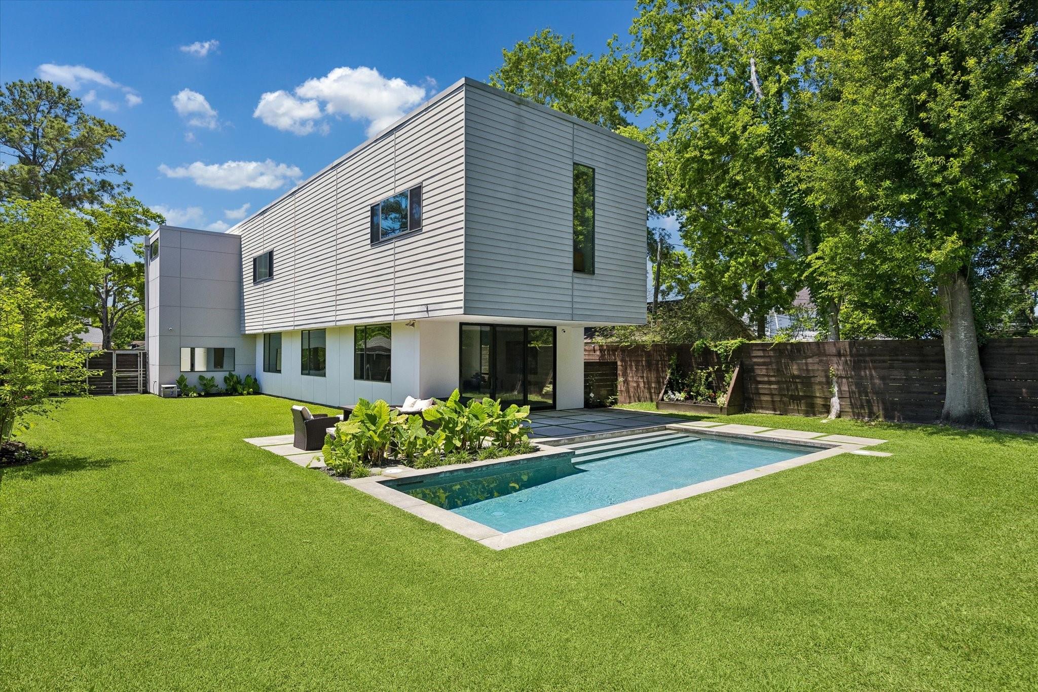 918 W 43rd Street