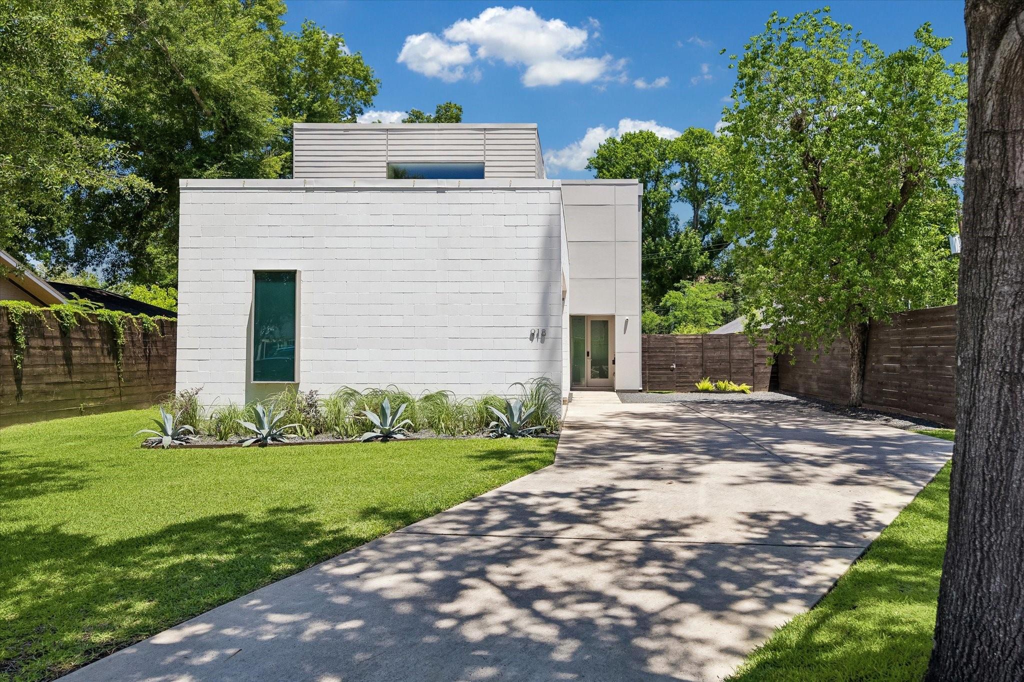 918 W 43rd Street