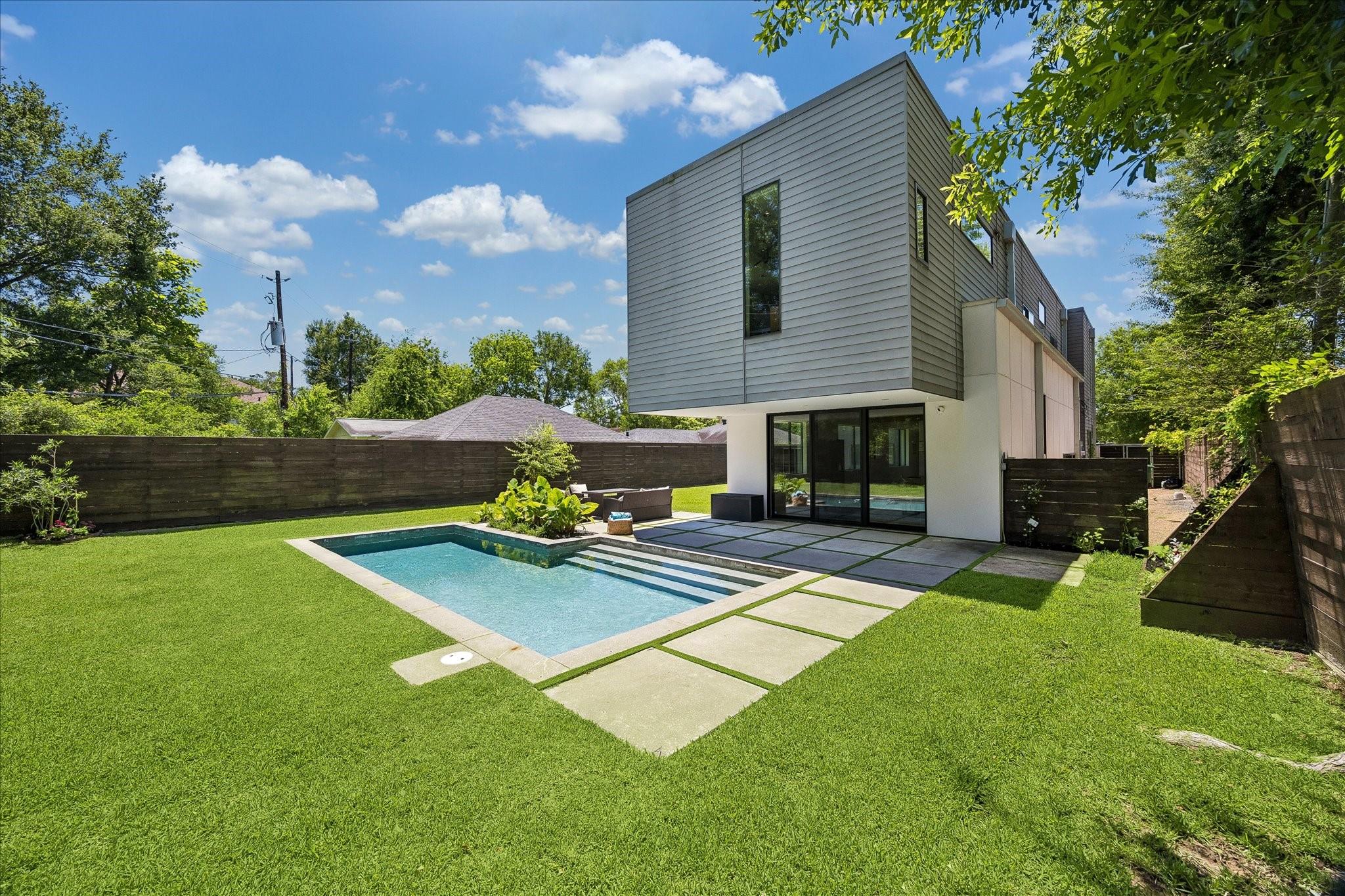 918 W 43rd Street