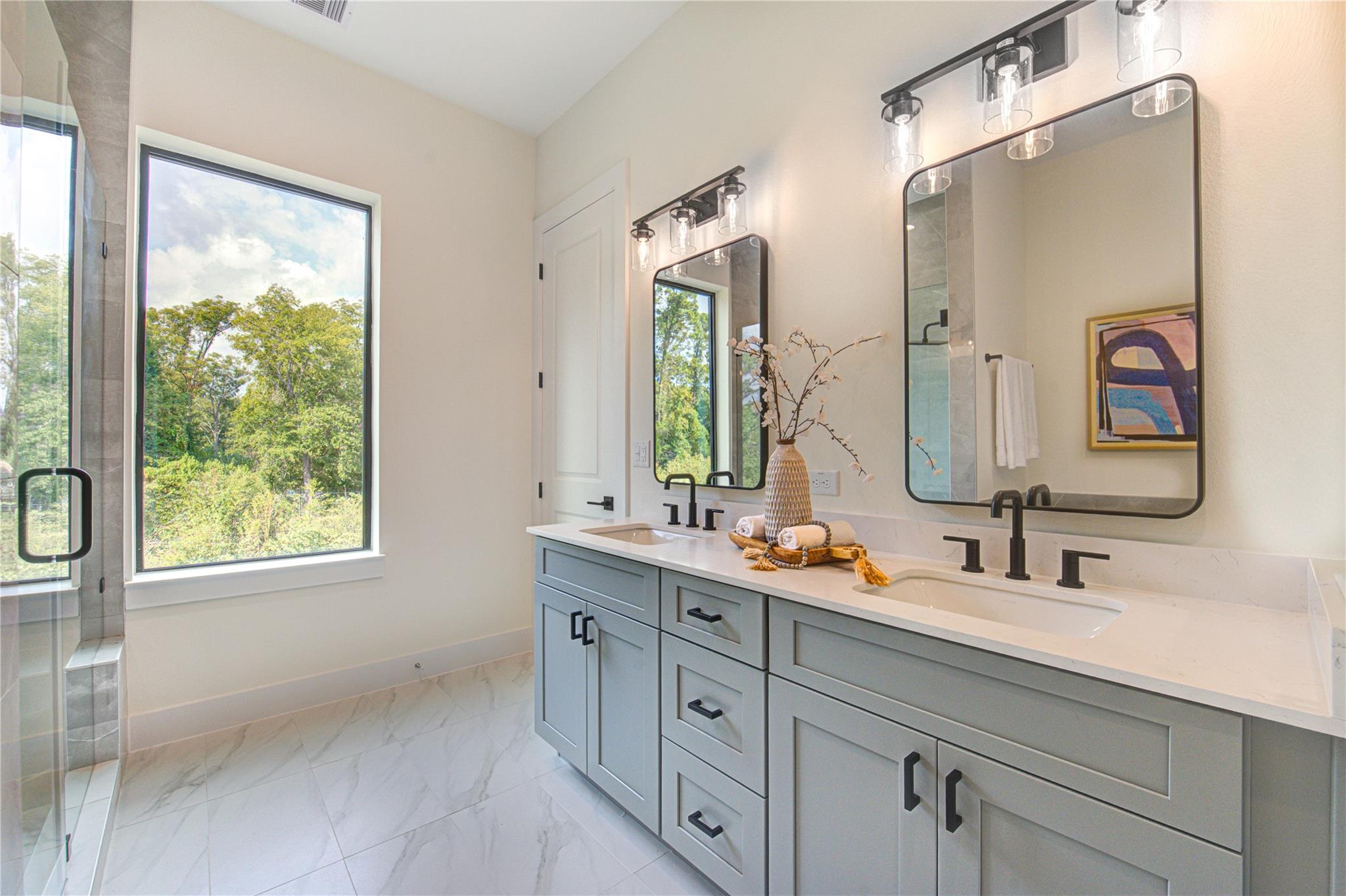 6125 Pacific Forest, Houston