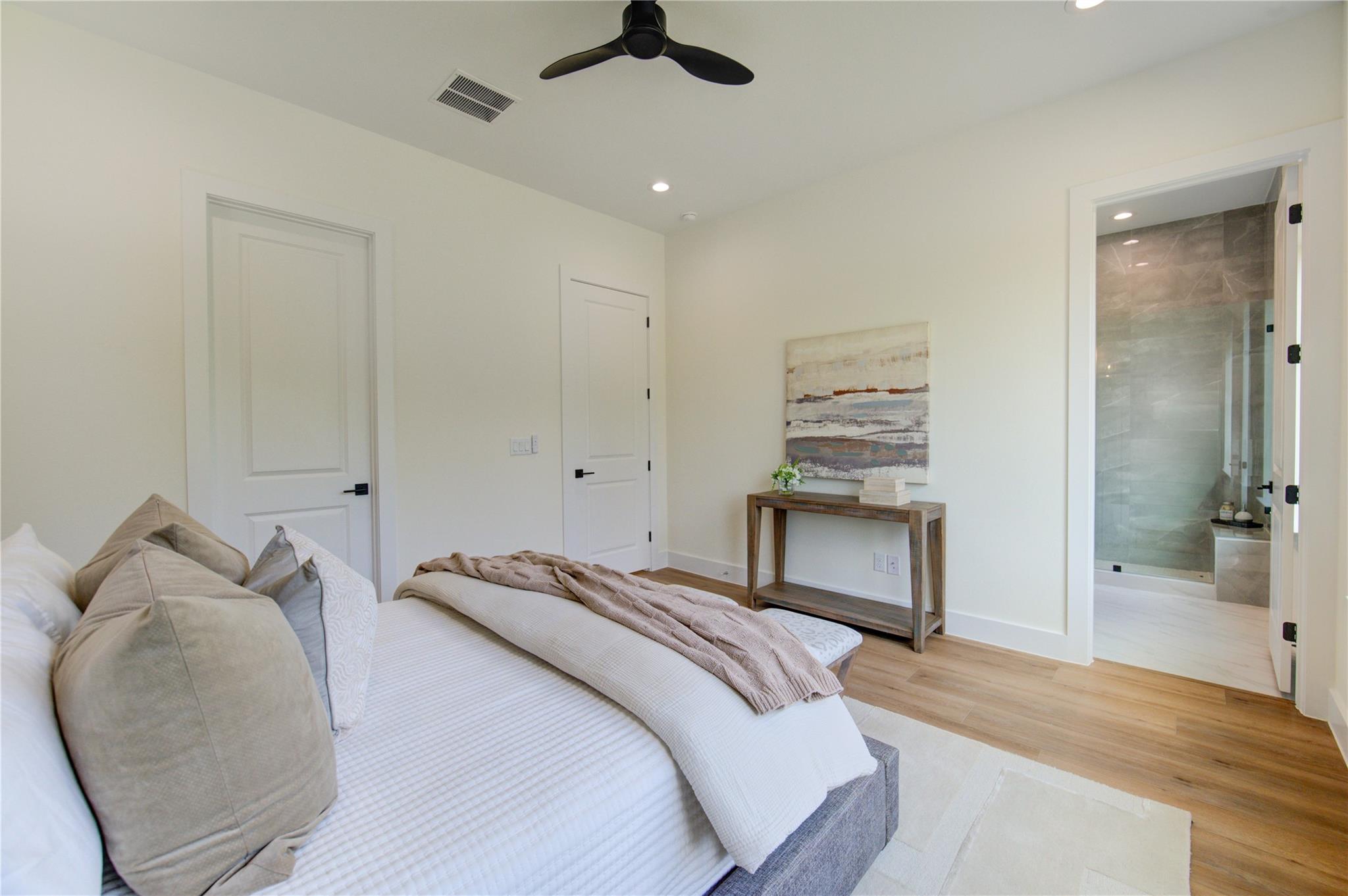 6125 Pacific Forest, Houston