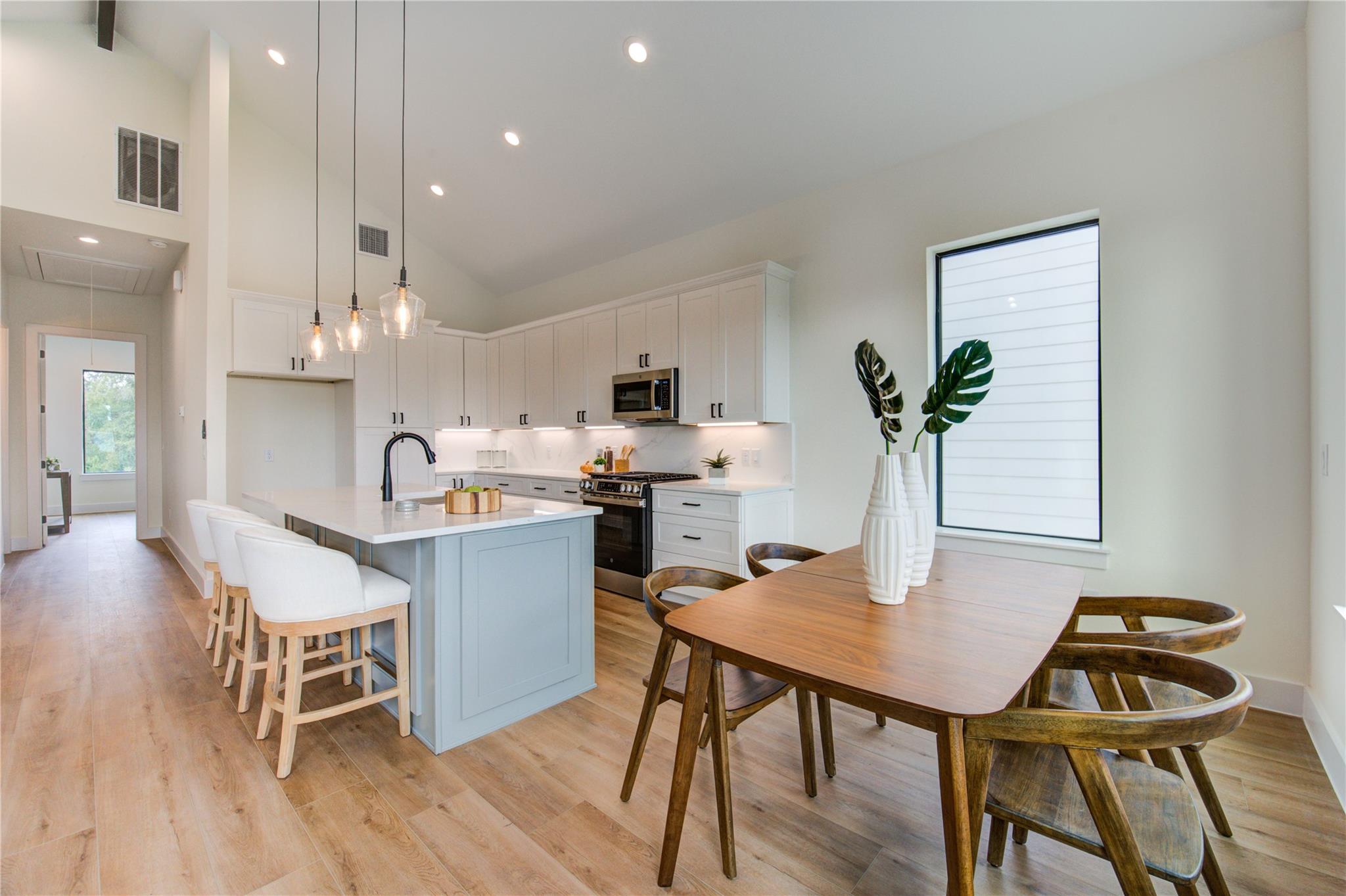 6125 Pacific Forest, Houston