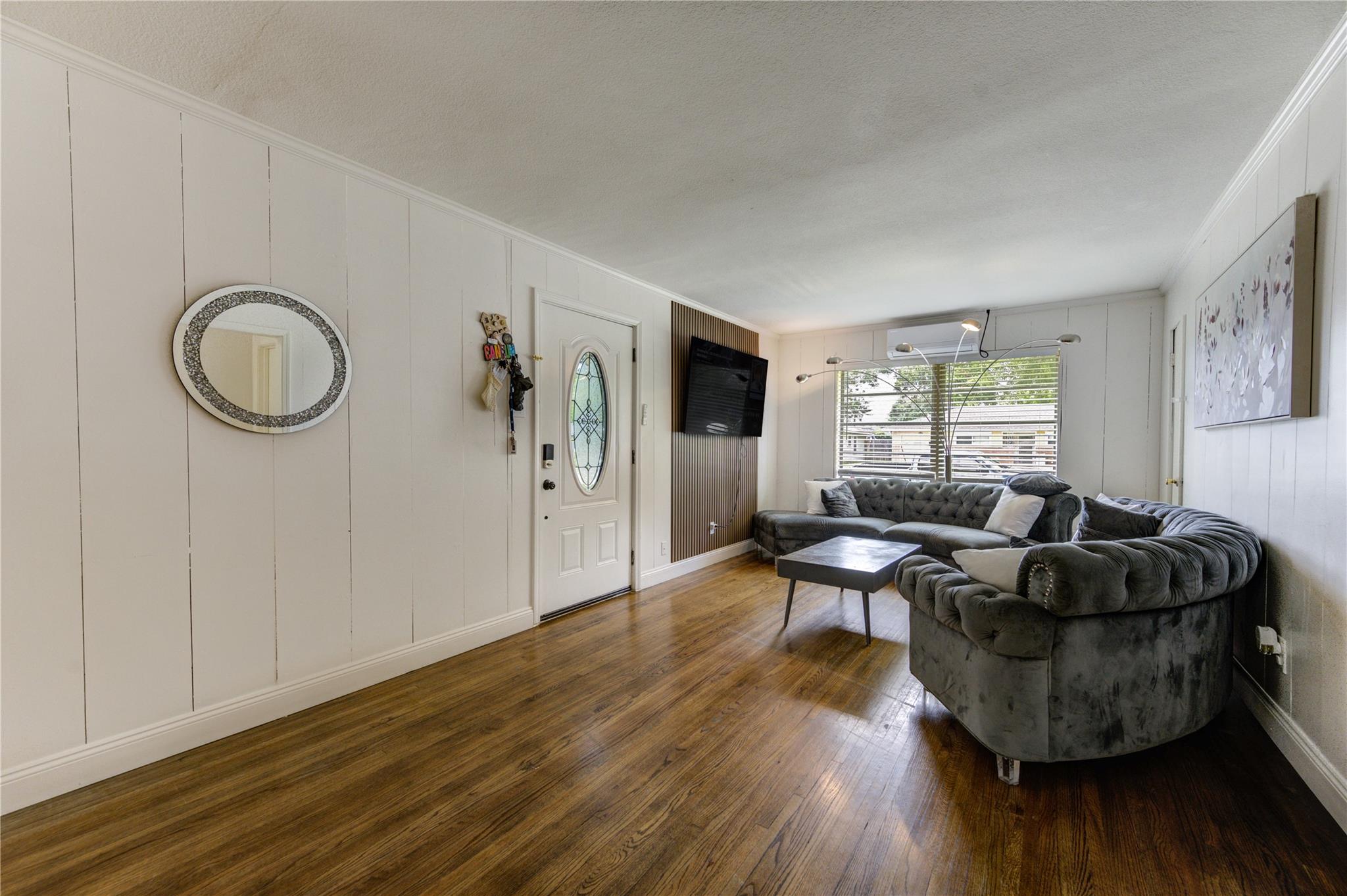 806 Laverne Avenue