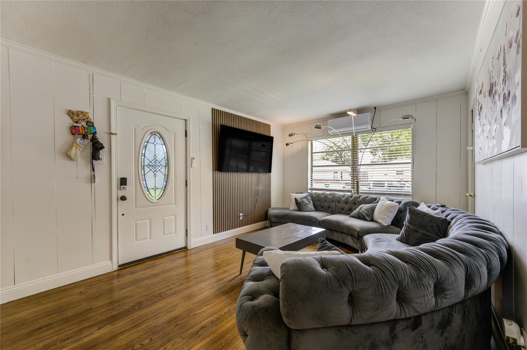 806 Laverne Avenue