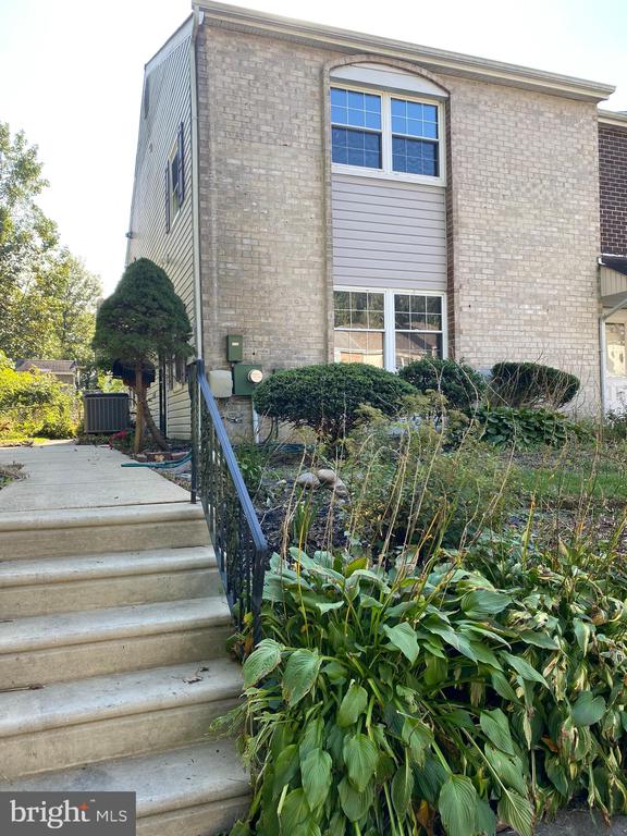 1368 ARUNDEL WAY