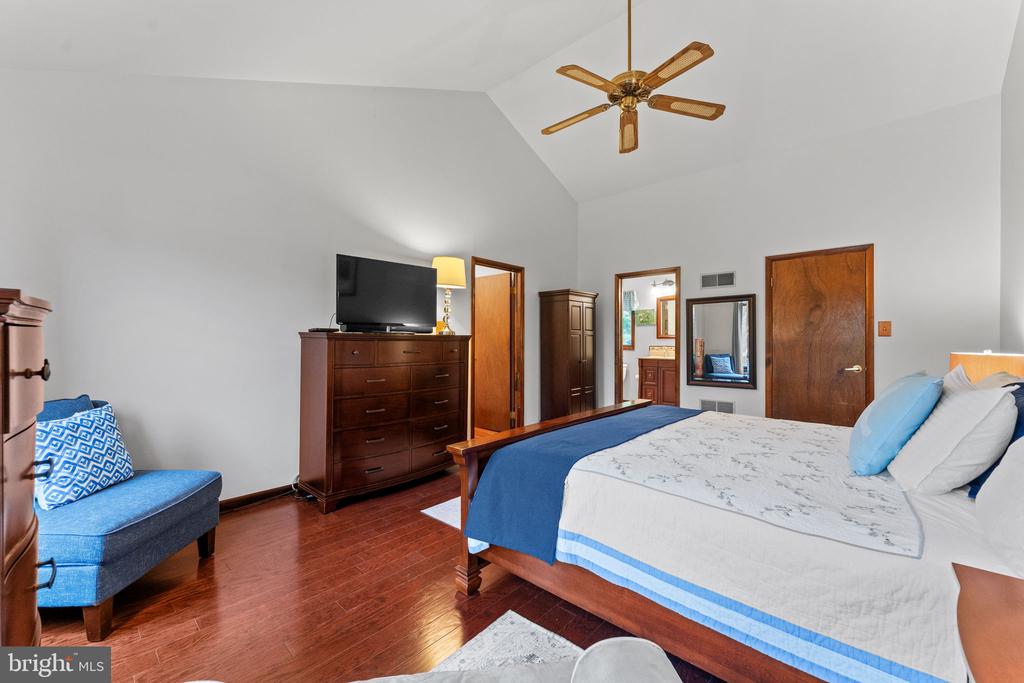 4 FOX RIDGE ROAD