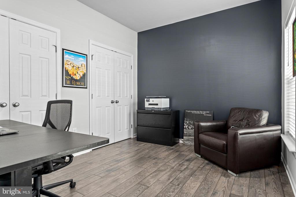 1011 Bayberry Dr
