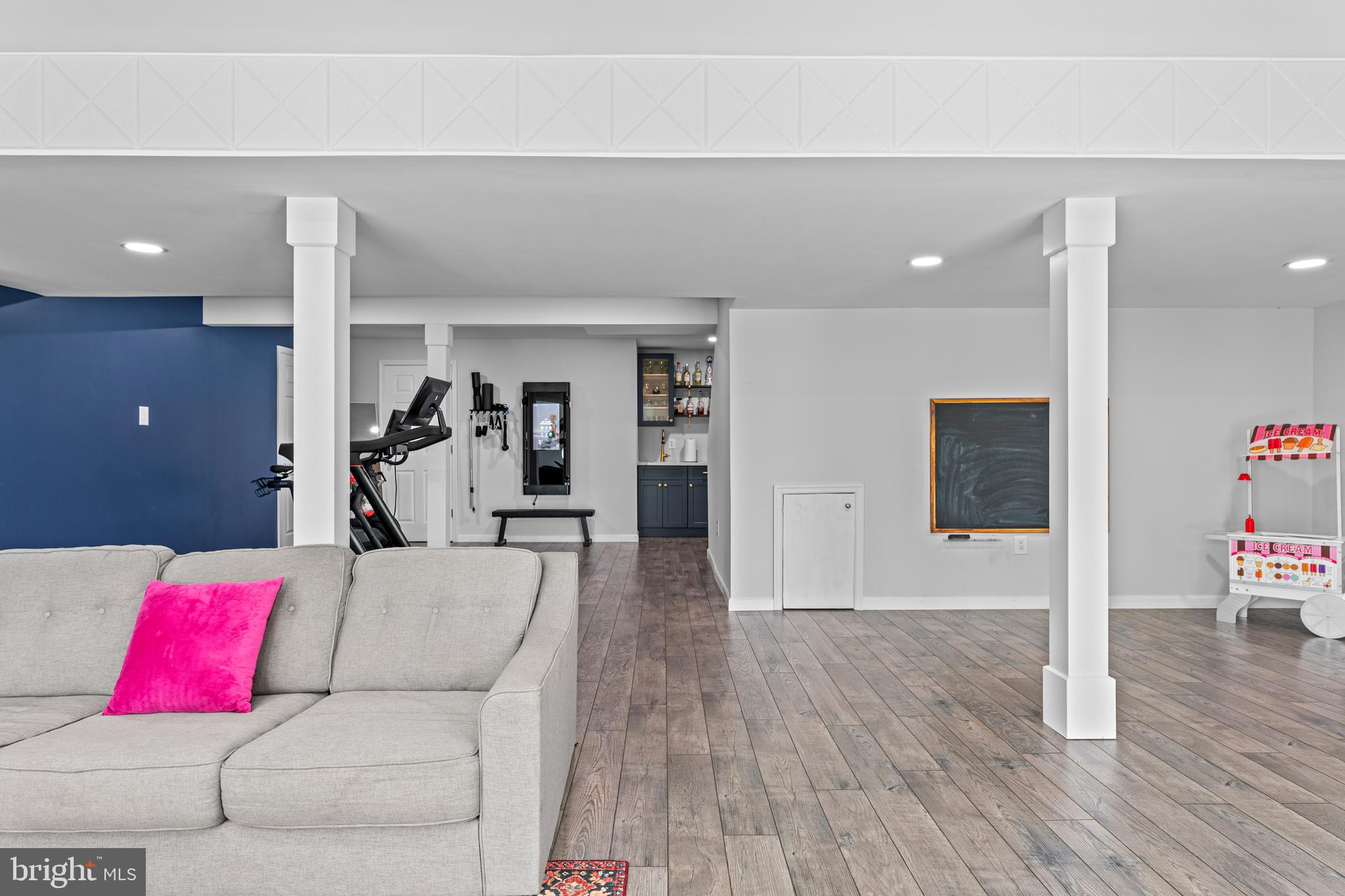 1011 Bayberry Dr