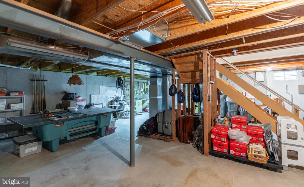 216 BAYBERRY DRIVE