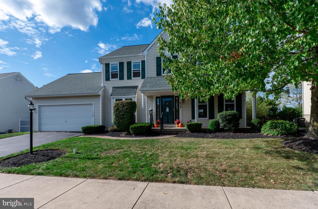 216 BAYBERRY DRIVE