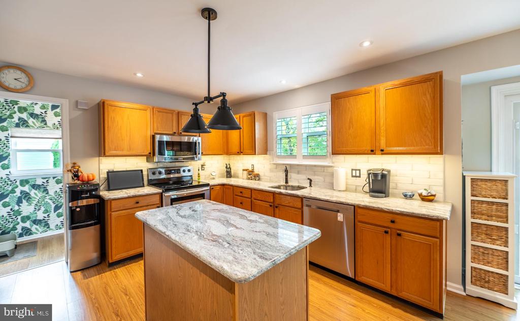 216 BAYBERRY DRIVE