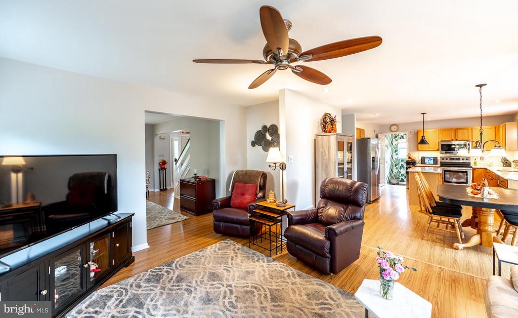 216 BAYBERRY DRIVE