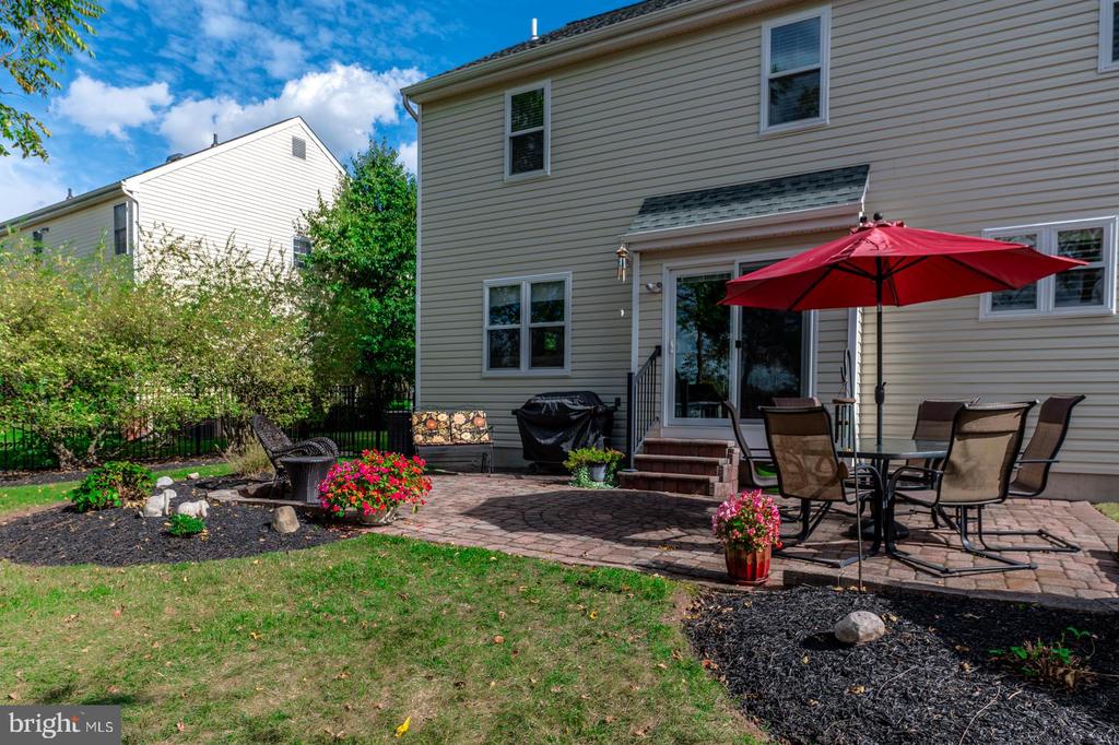 216 BAYBERRY DRIVE