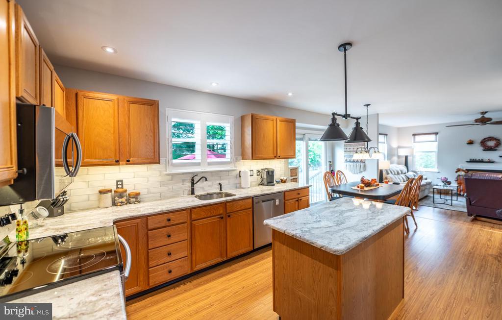 216 BAYBERRY DRIVE