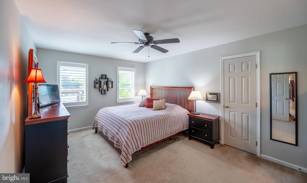 216 BAYBERRY DRIVE