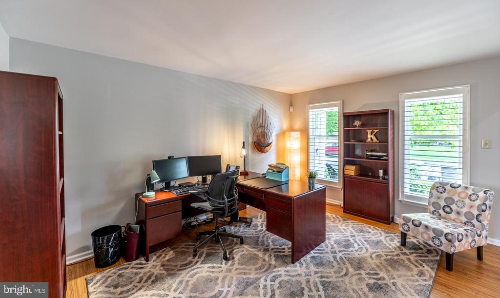 216 BAYBERRY DRIVE