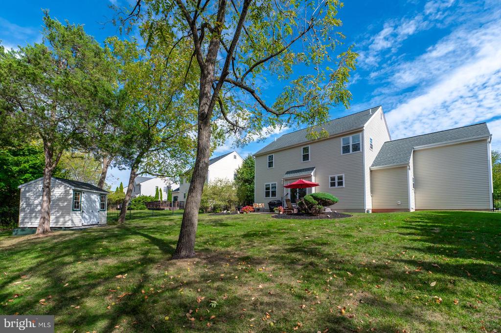 216 BAYBERRY DRIVE