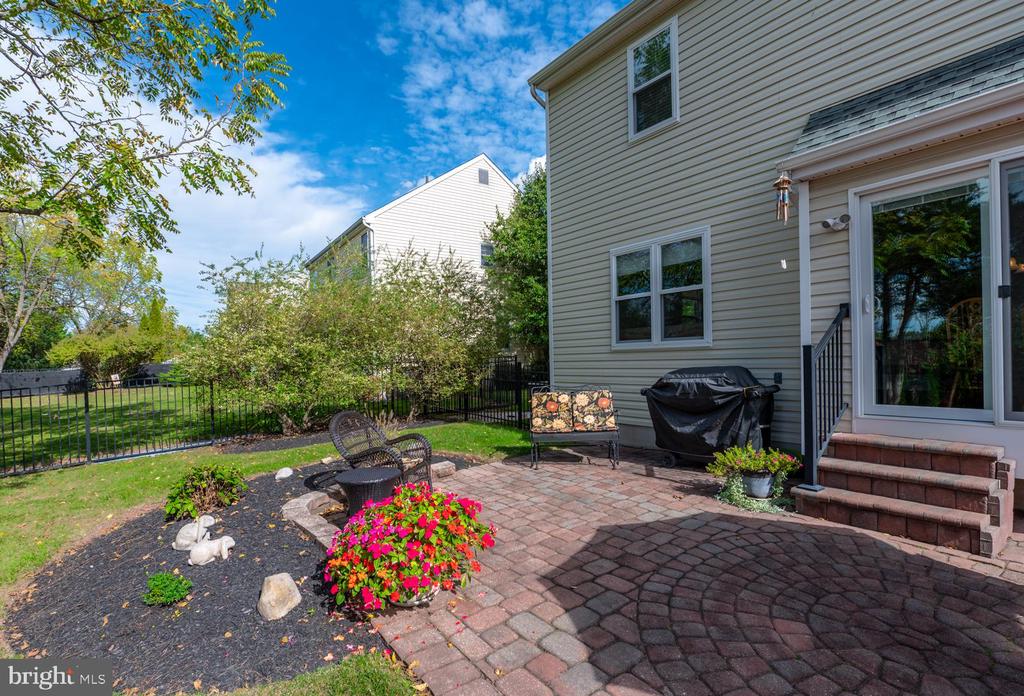 216 BAYBERRY DRIVE