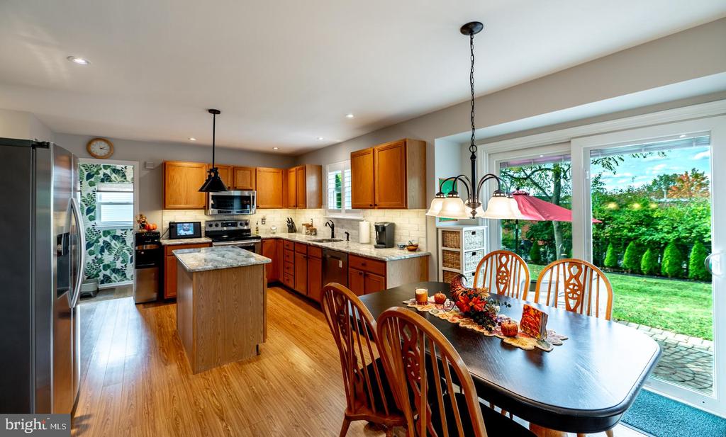 216 BAYBERRY DRIVE