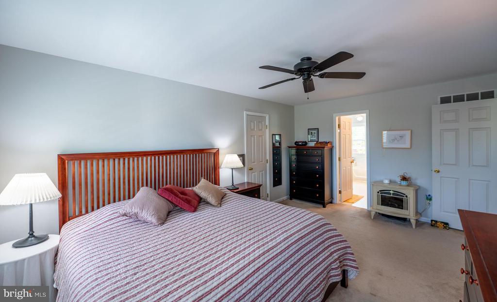 216 BAYBERRY DRIVE