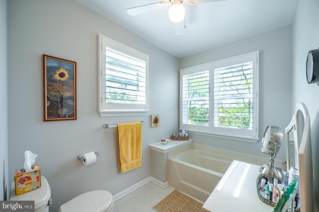 216 BAYBERRY DRIVE