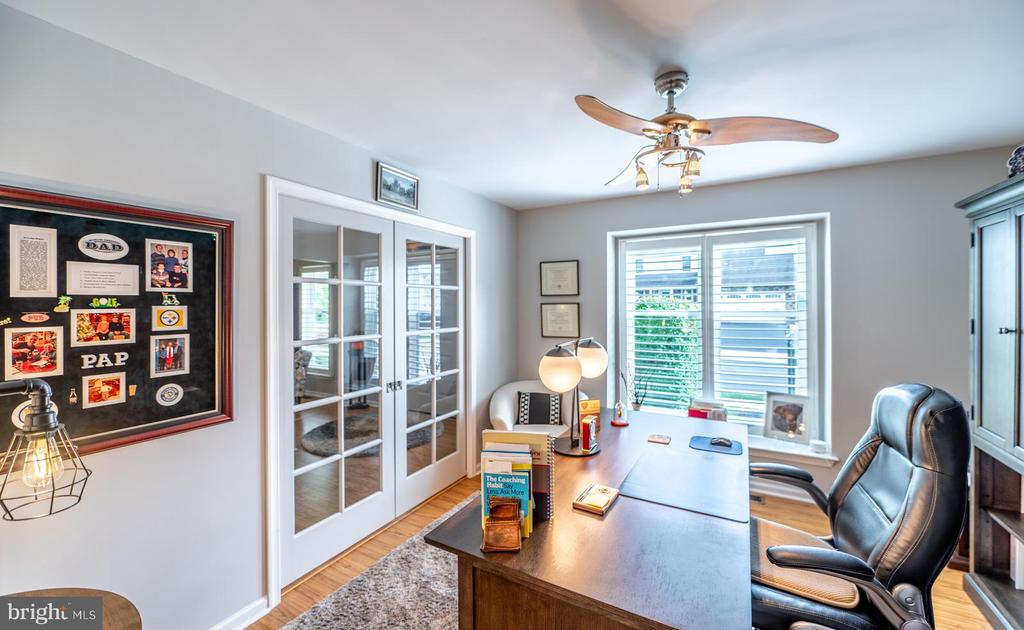 216 BAYBERRY DRIVE