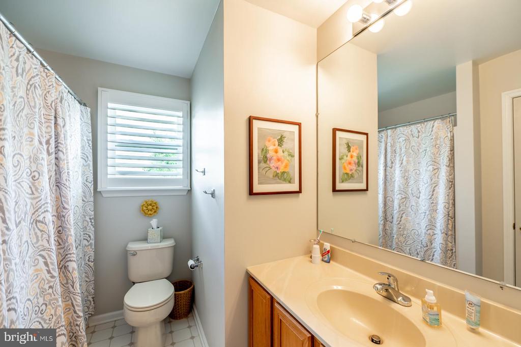 216 BAYBERRY DRIVE