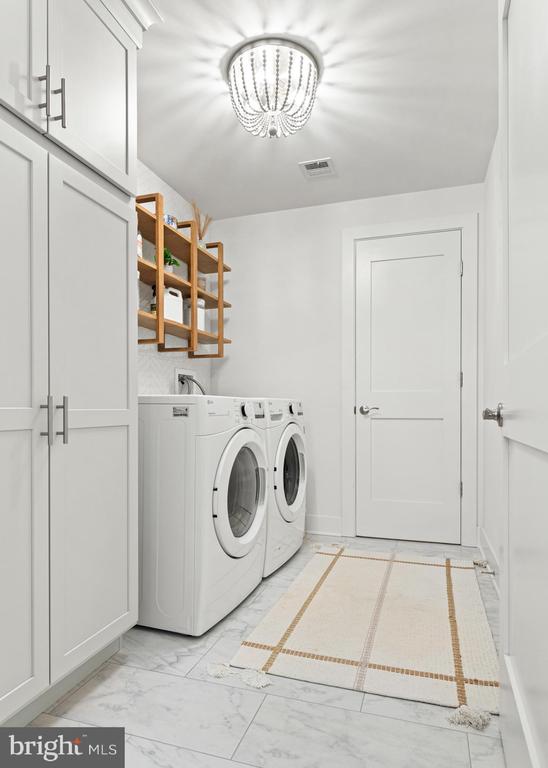 29 E 1st Ave #A207