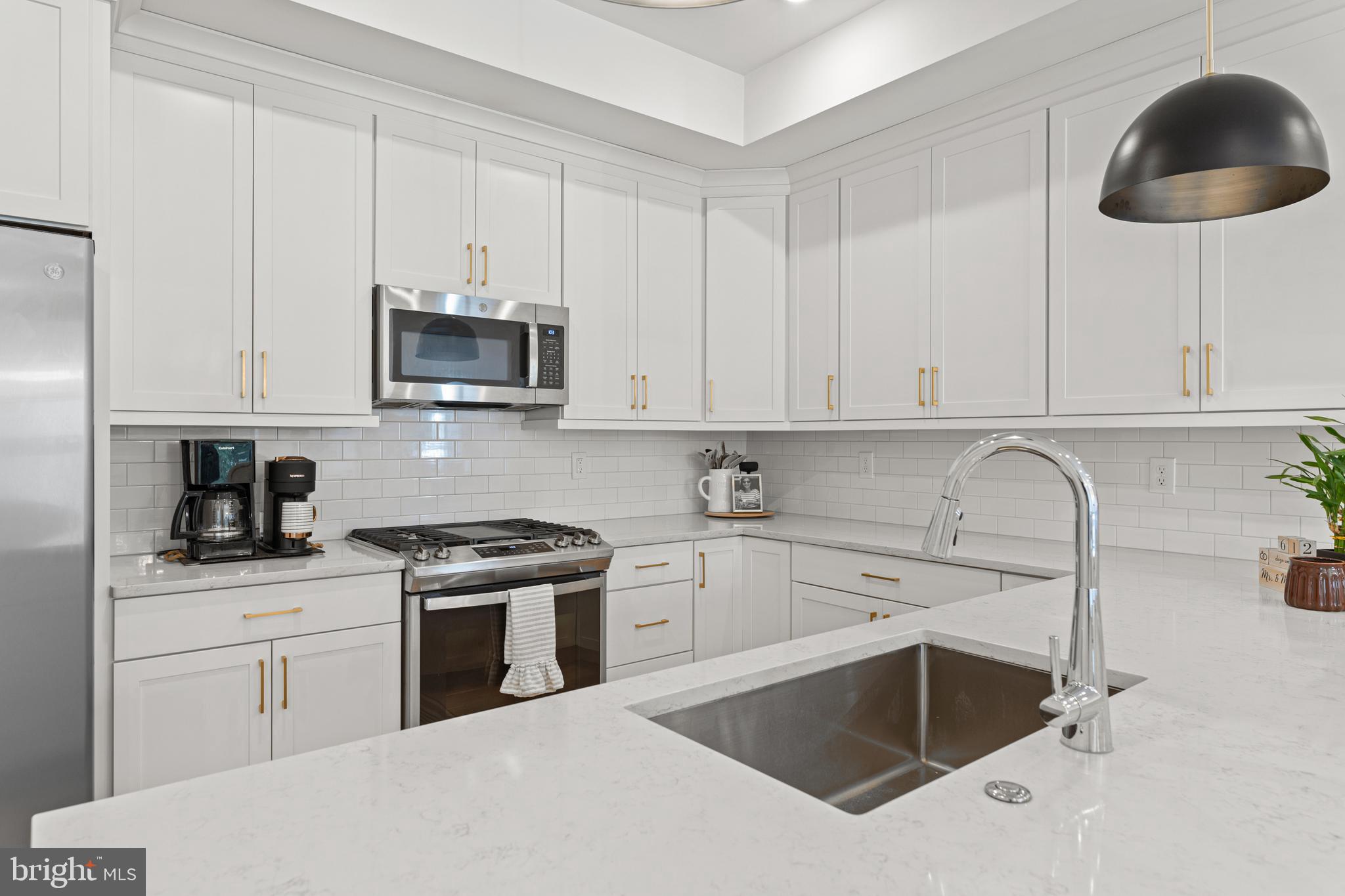 29 E 1st Ave #A207