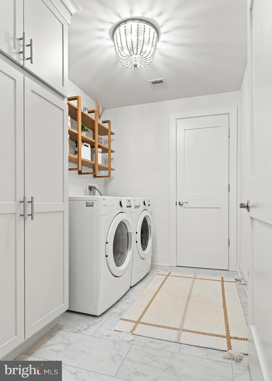 29 E 1st Ave #A207