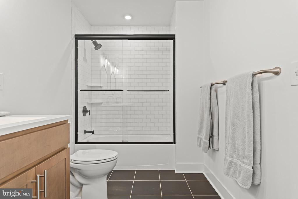 29 E 1st Ave #A207