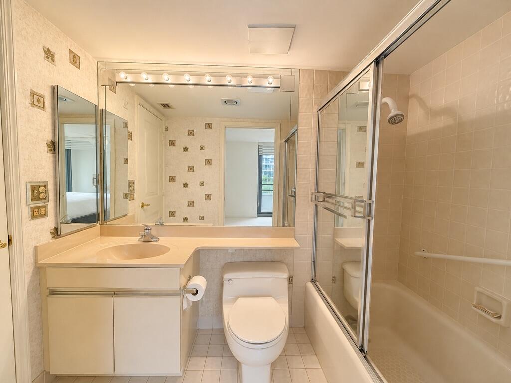 3560 S OCEAN Boulevard 404
