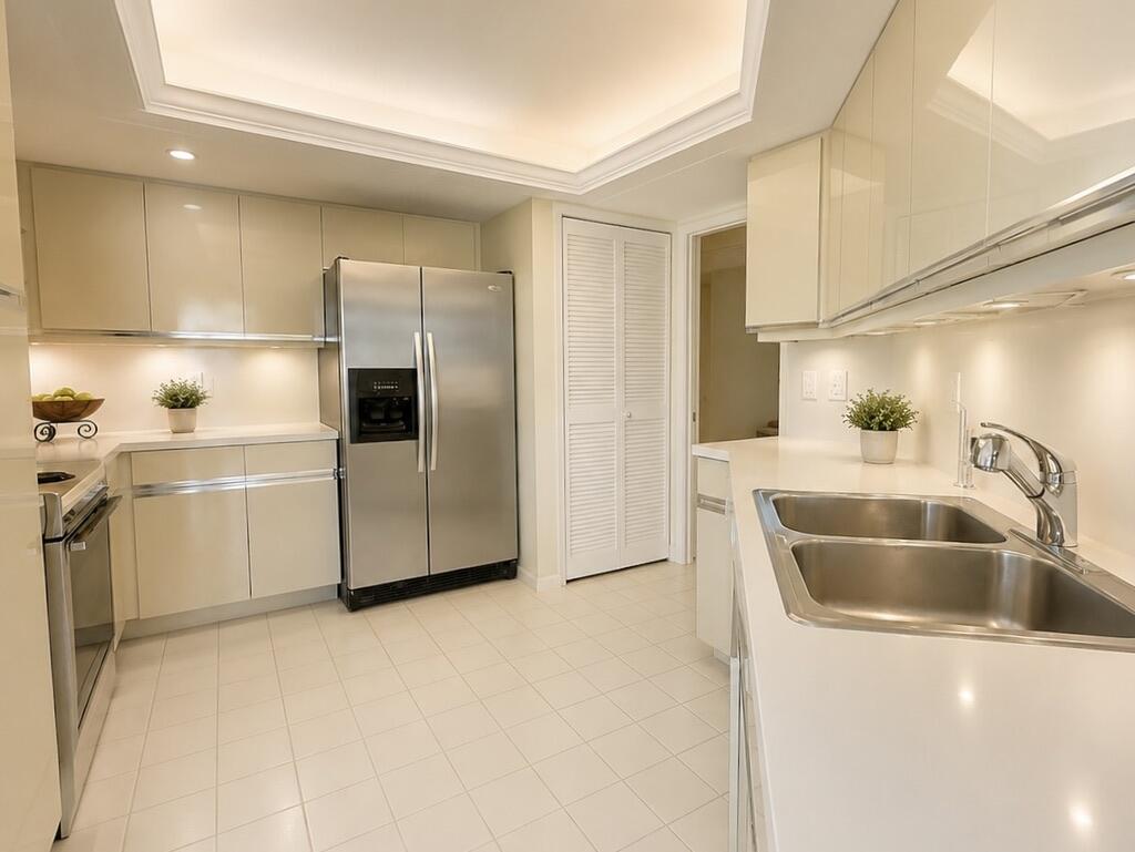3560 S OCEAN Boulevard 404