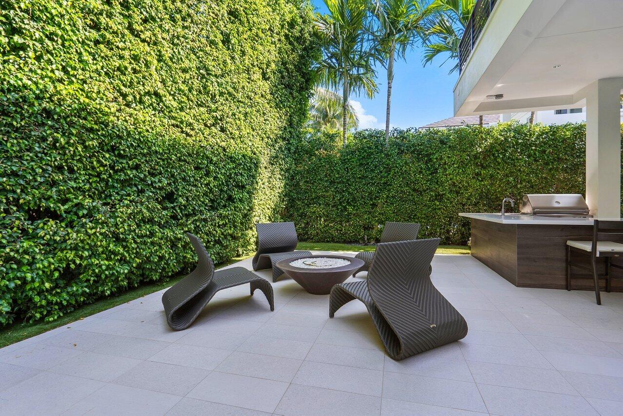 1857 Sabal Palm Circle