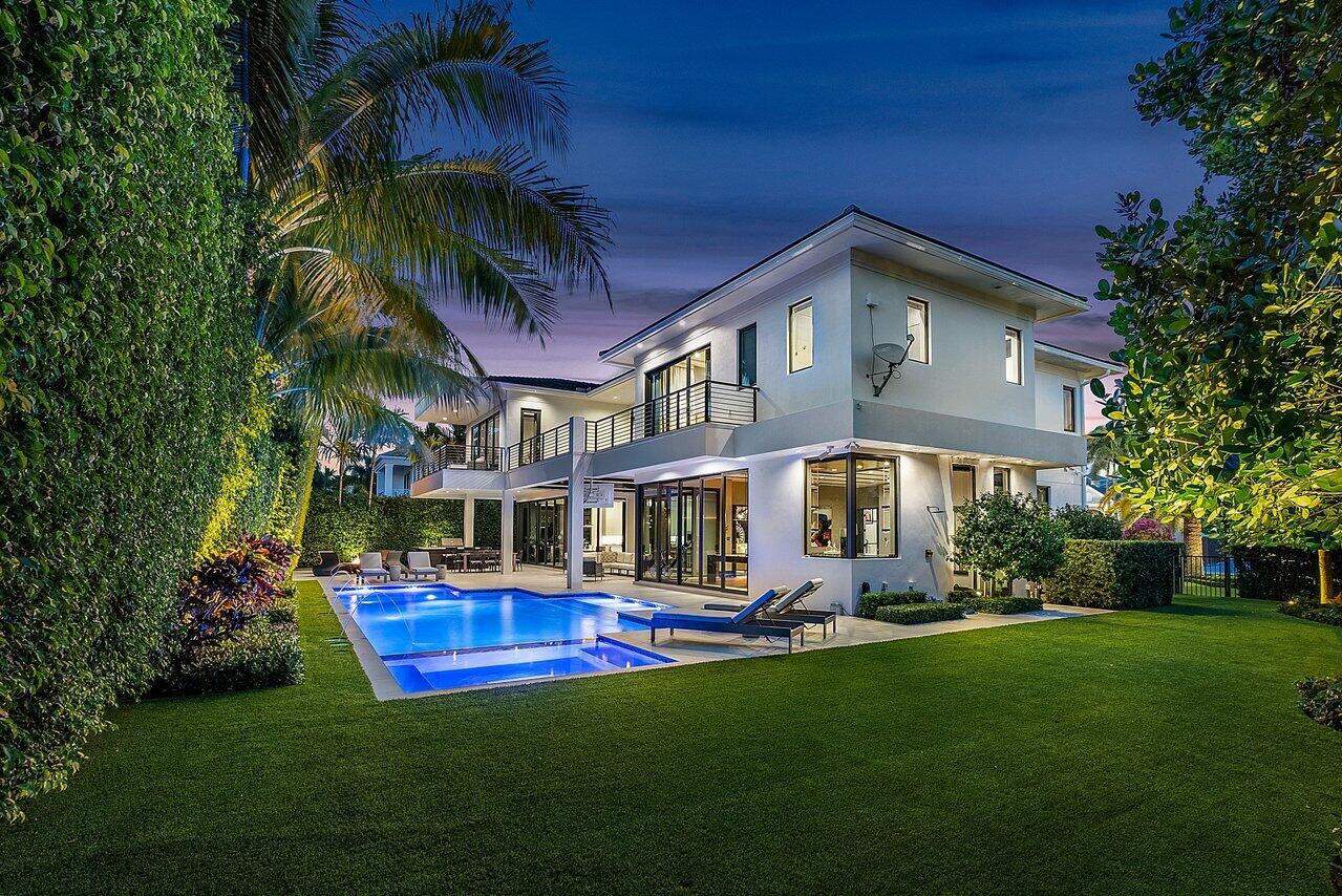 1857 Sabal Palm Circle