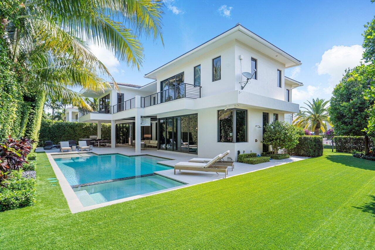 1857 Sabal Palm Circle