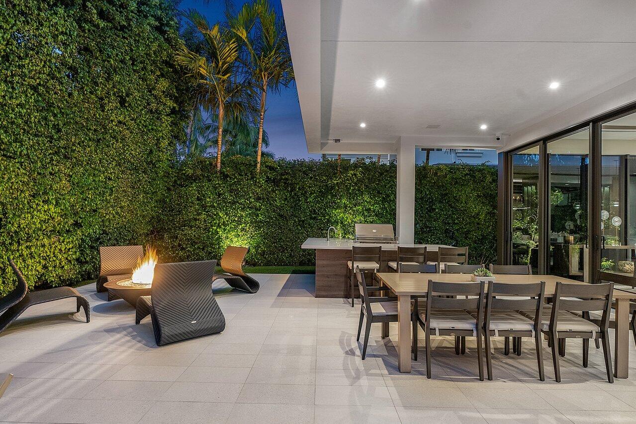 1857 Sabal Palm Circle