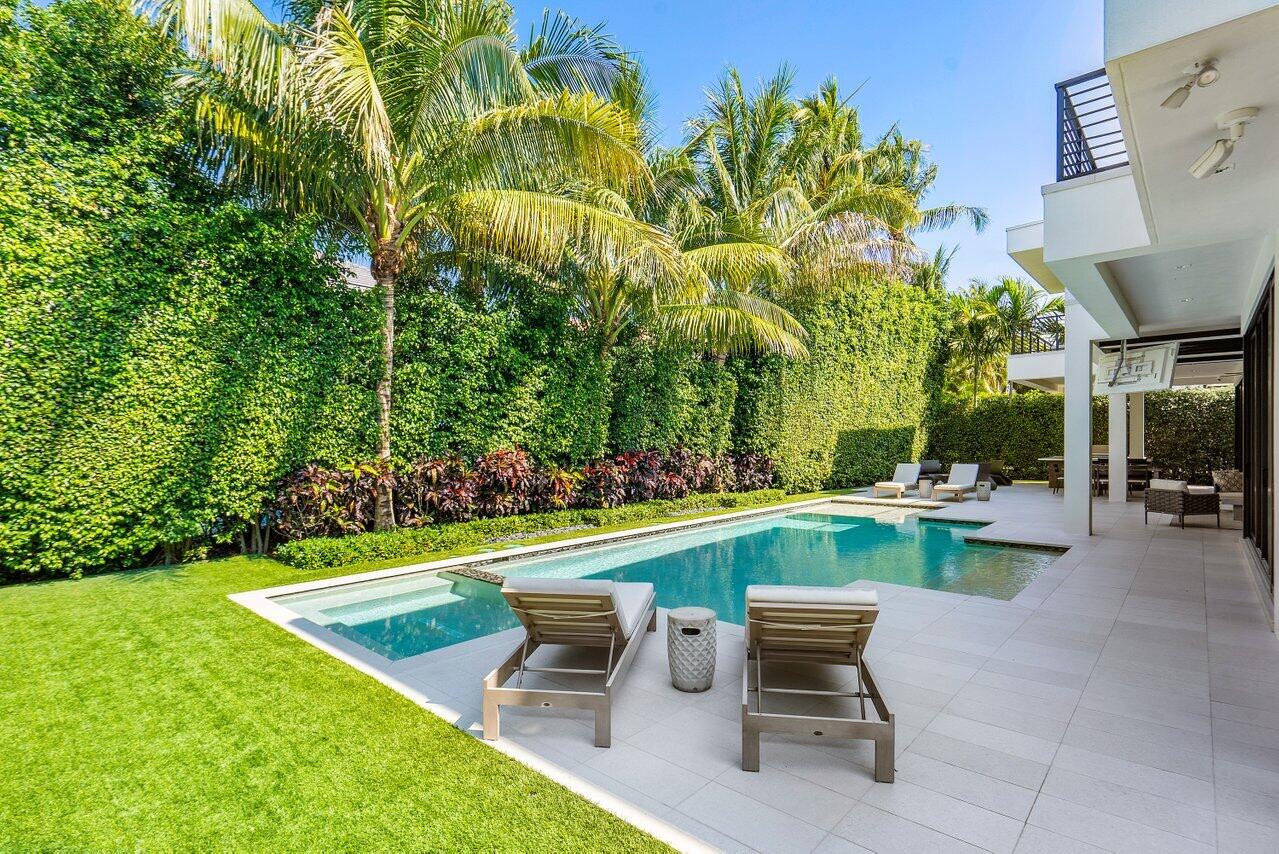 1857 Sabal Palm Circle