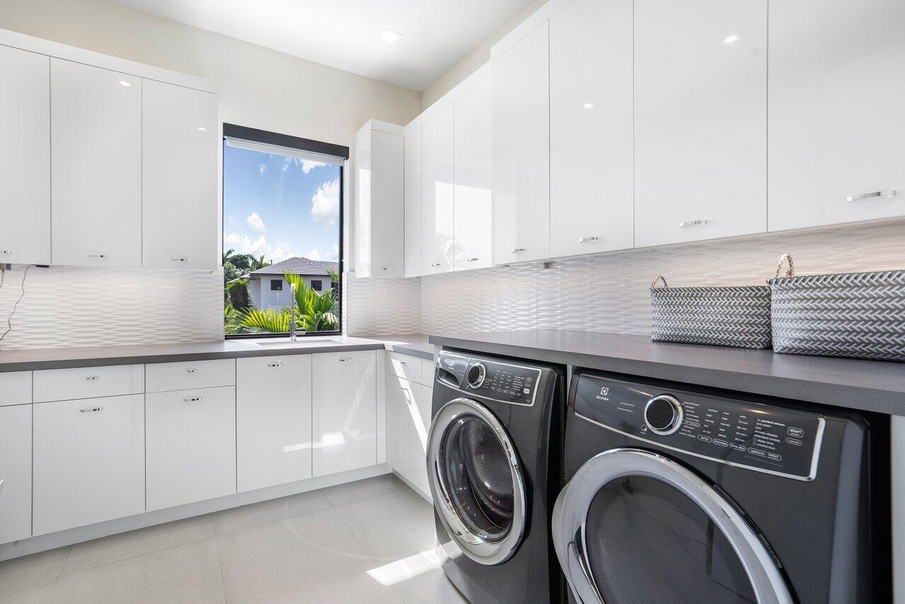 1857 Sabal Palm Circle