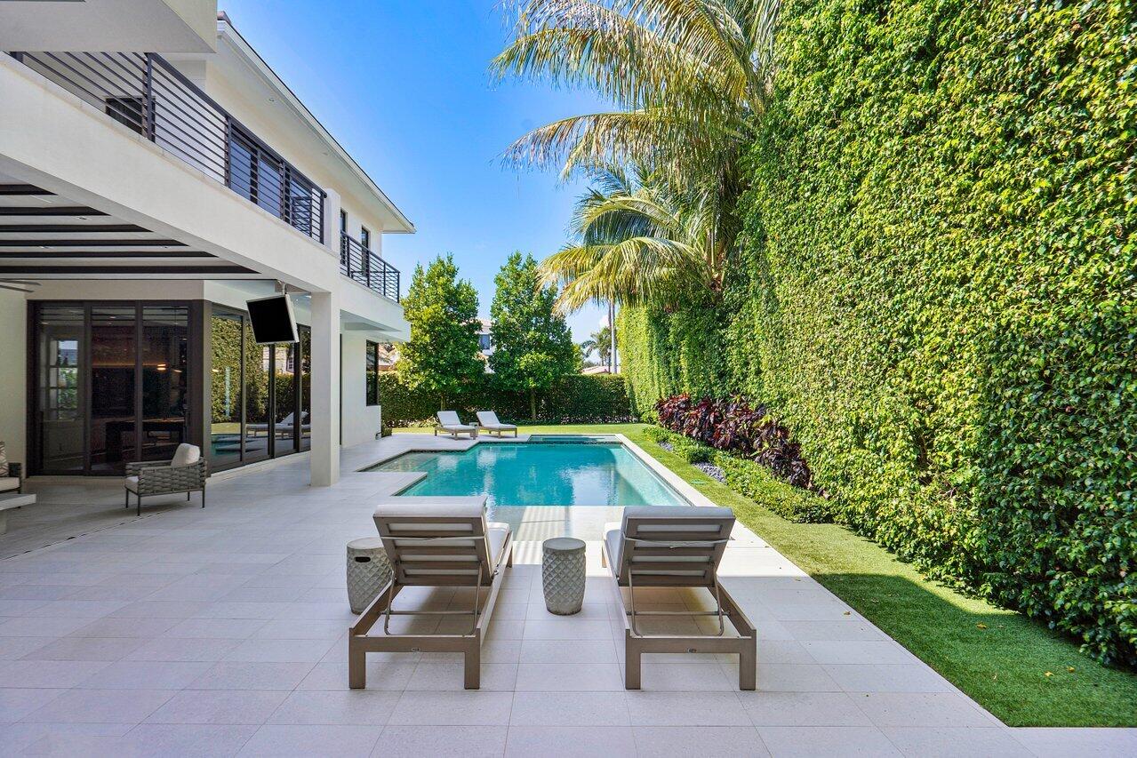 1857 Sabal Palm Circle