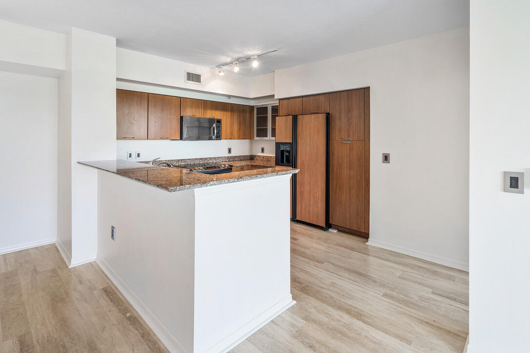 700 E Boulevard 711