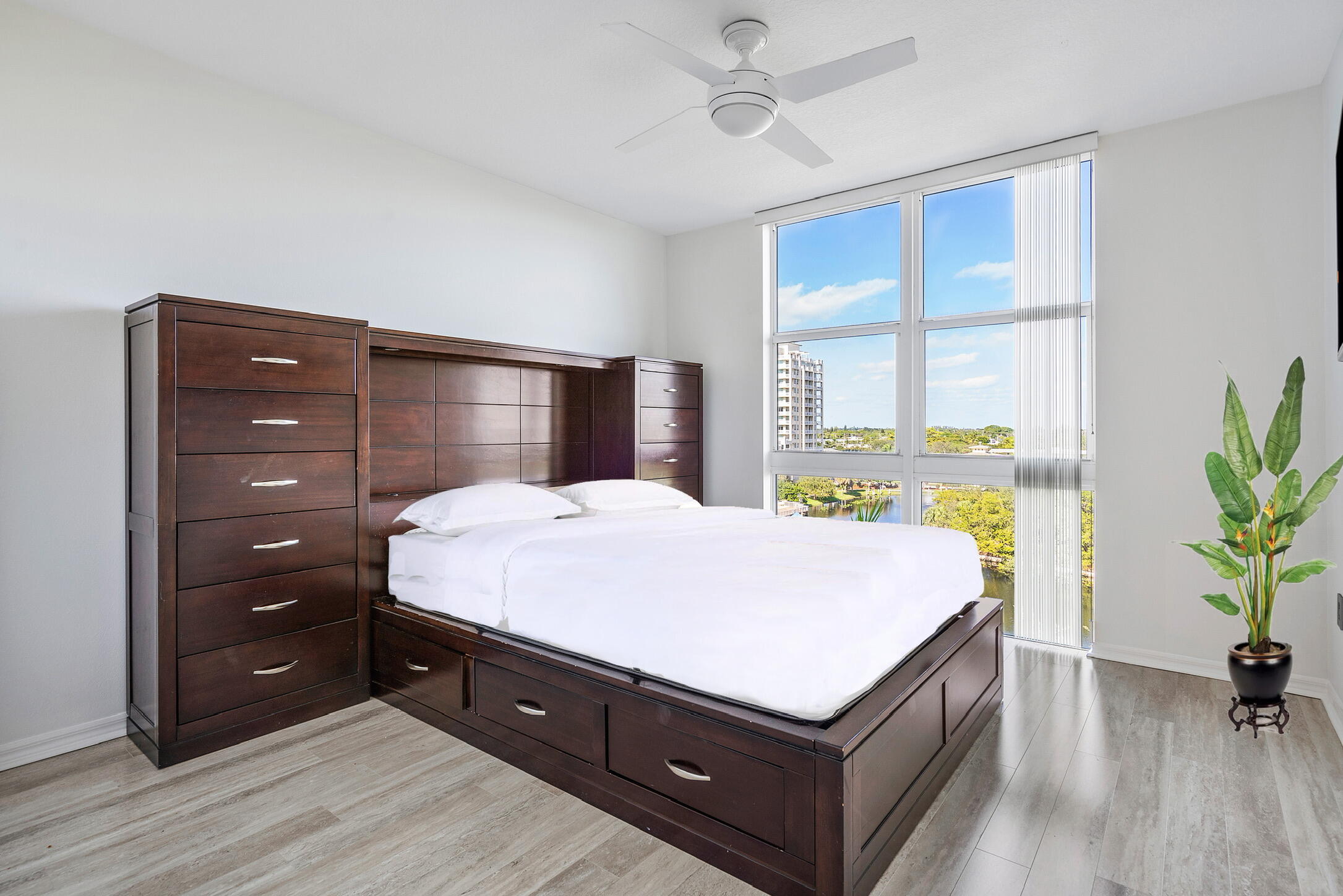 700 E Boulevard 711