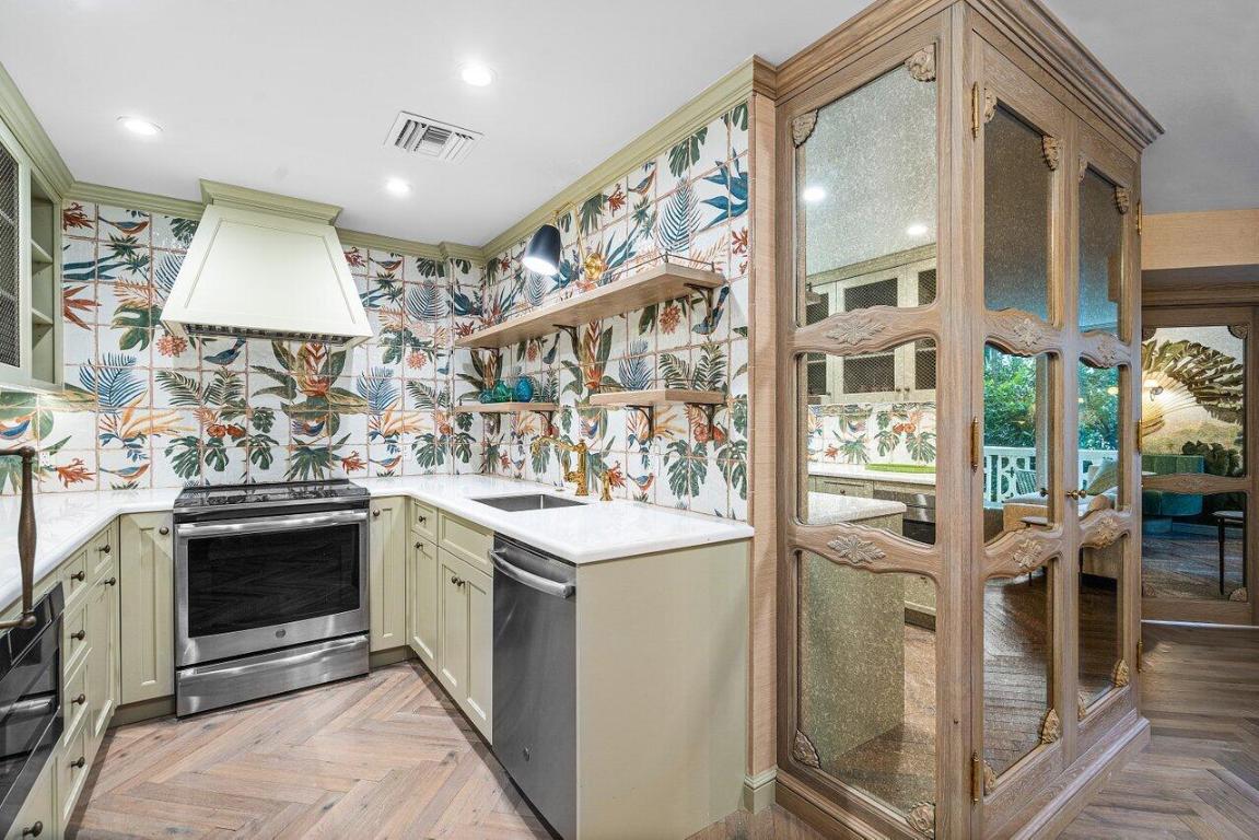 227 Brazilian Avenue 2e