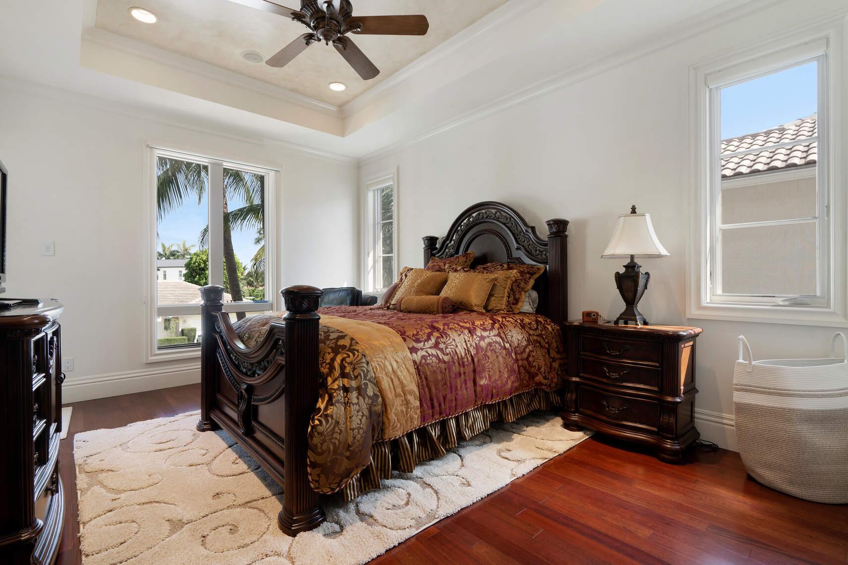 650 Golden Harbour Drive