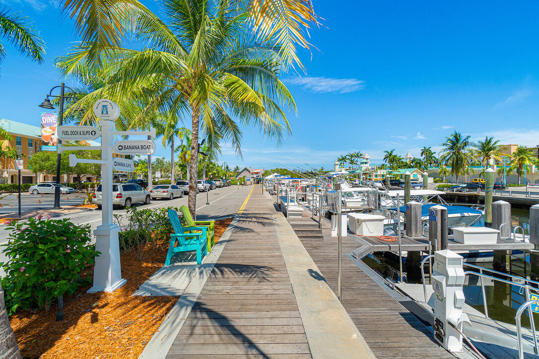 700 E Boynton Beach Boulevard 711