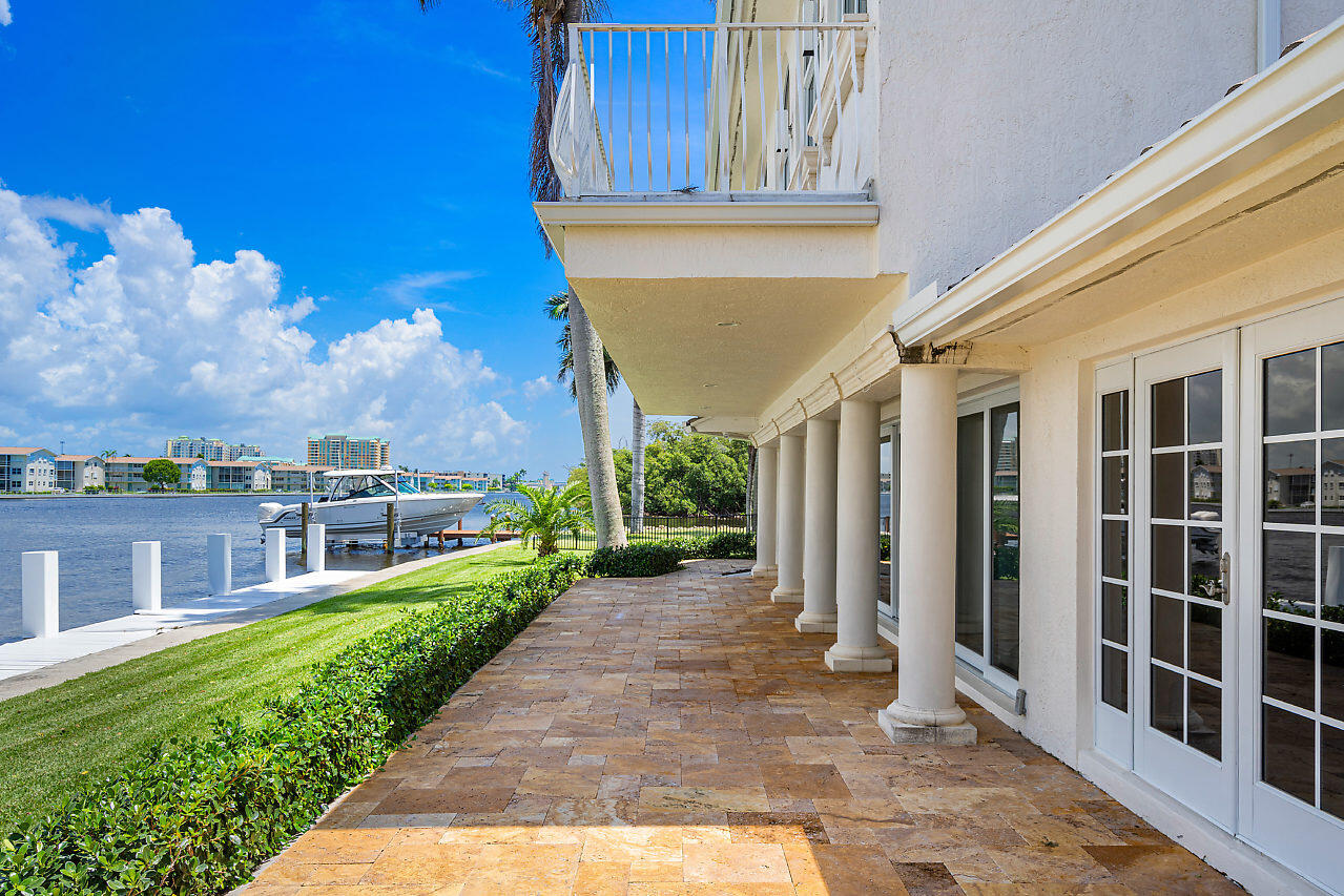 66 Harbour Drive N